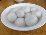 碗中圆润白糯米汤圆