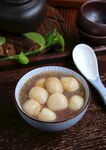 碗中美味汤圆甜汤