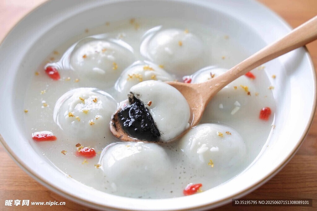 碗中美味汤圆诱人