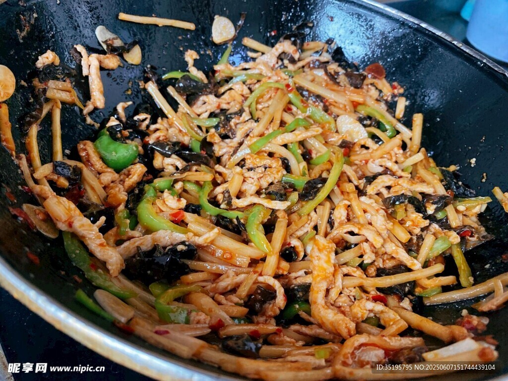 美味炒面色泽诱人