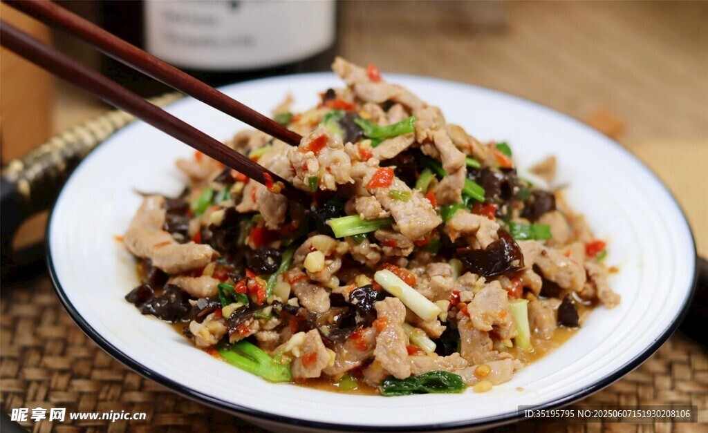 美味炒肉盖饭