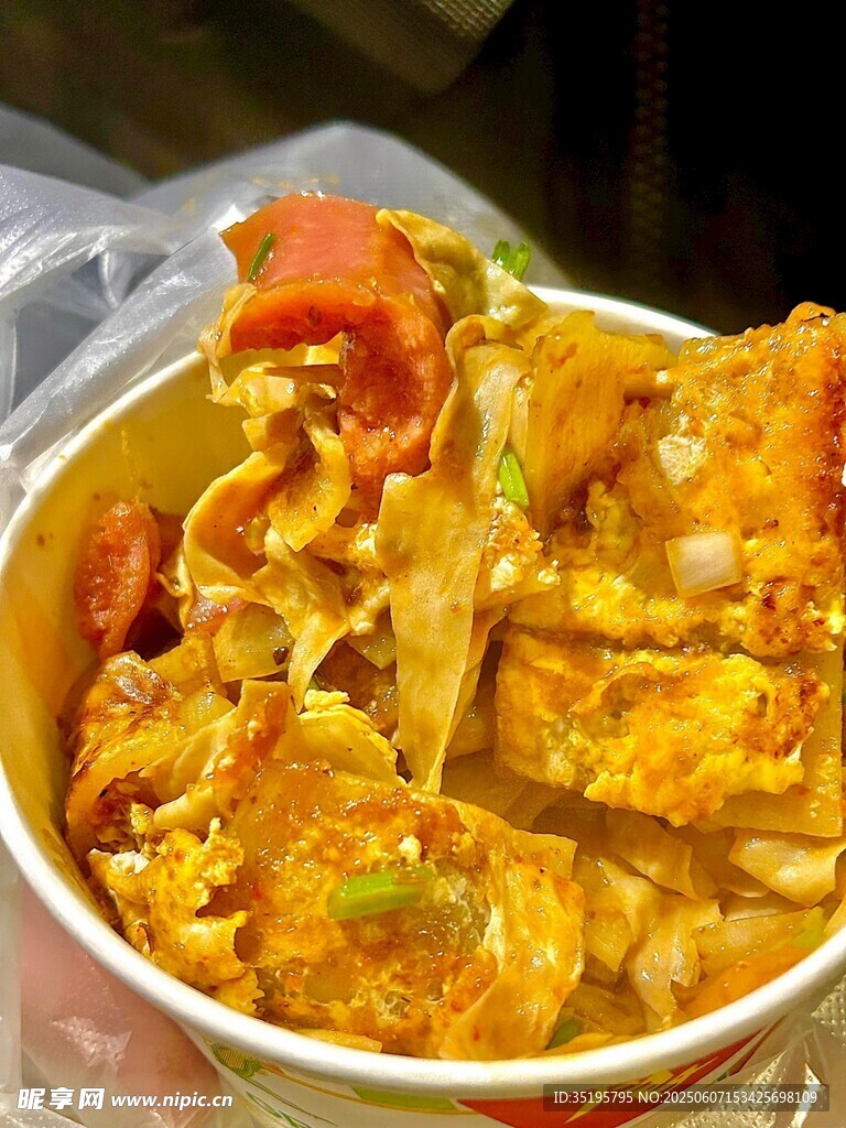 美味诱人的特色炸物拼盘