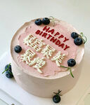 粉色生日蛋糕甜蜜庆祝