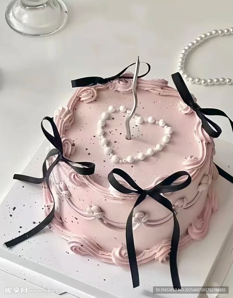 粉色系浪漫装饰生日蛋糕