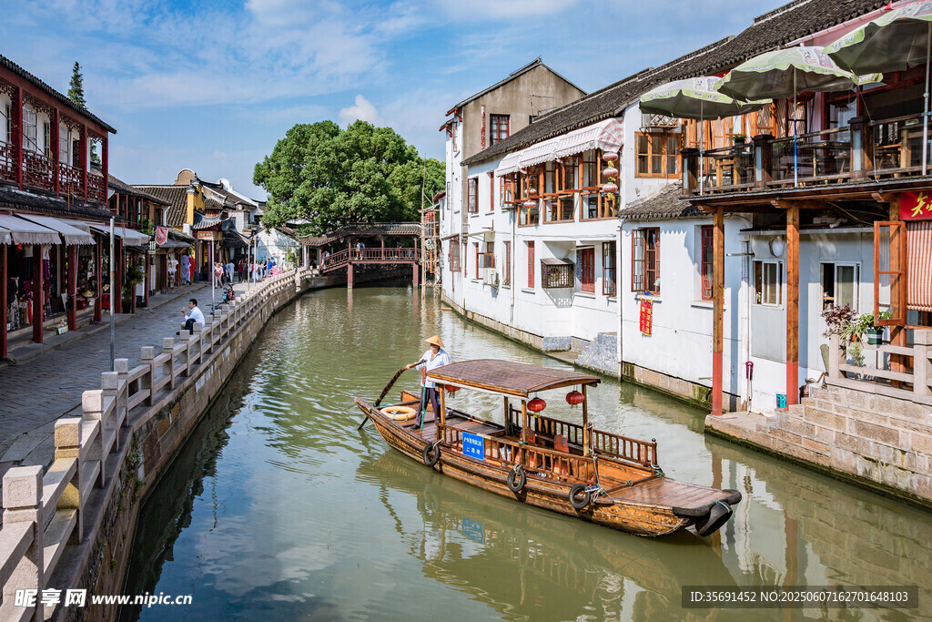 江南水乡小船悠悠美景