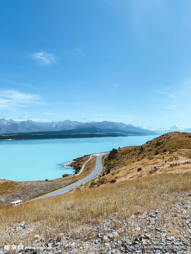 湖畔美景 蜿蜒小路通远方
