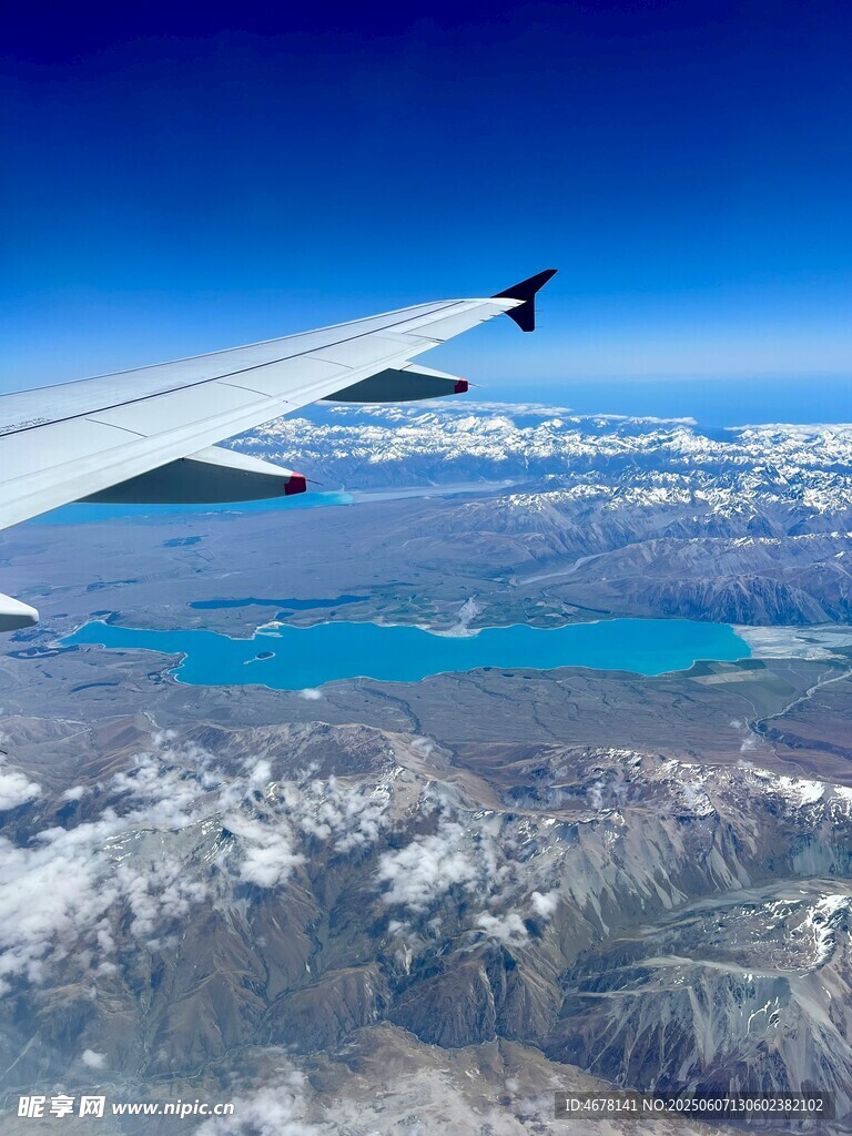 高空俯瞰壮丽山河美景