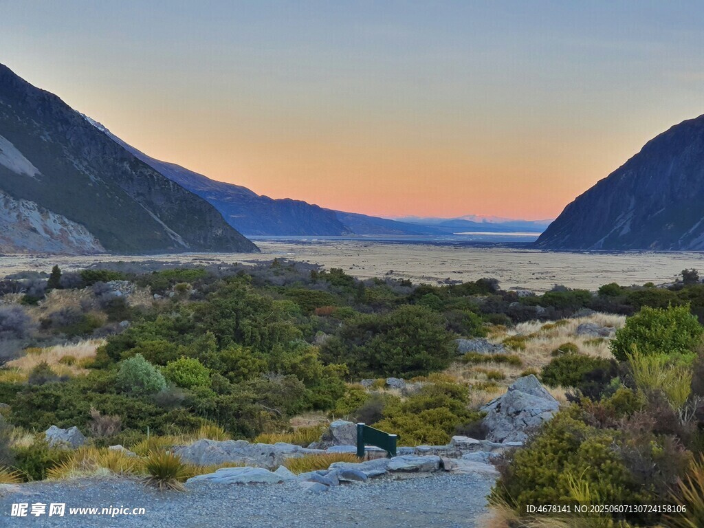 山间河谷美景