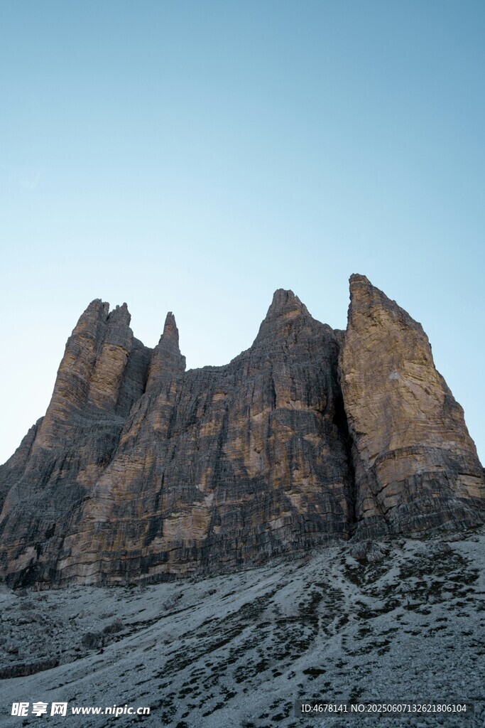 壮丽山峰景观