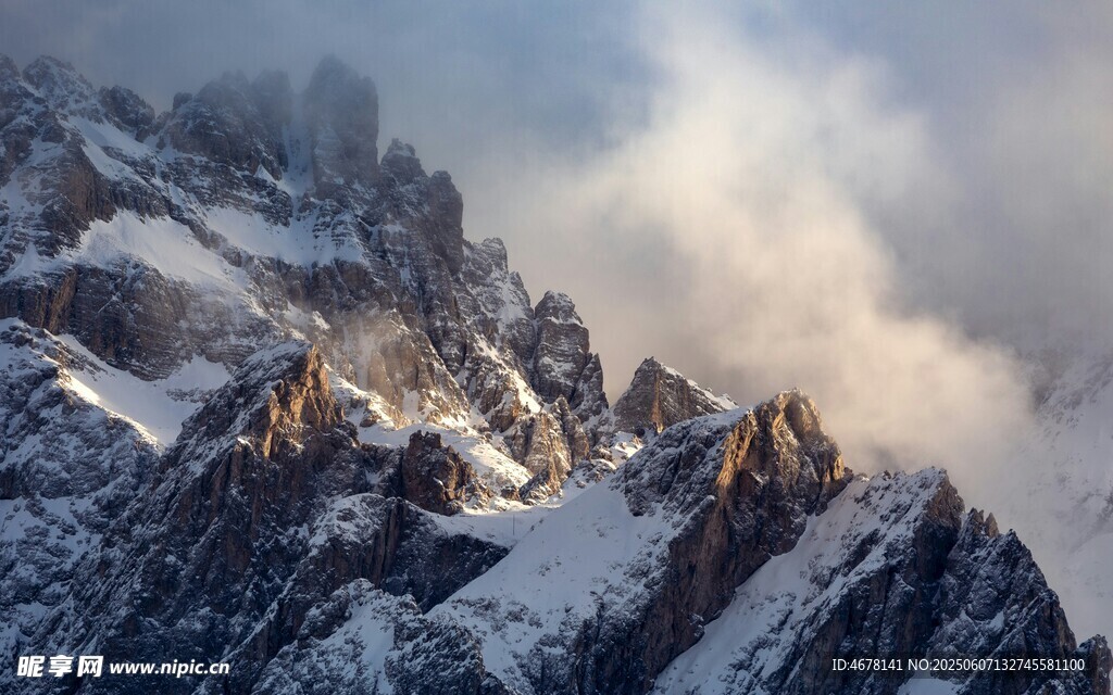 雪山壮丽景观