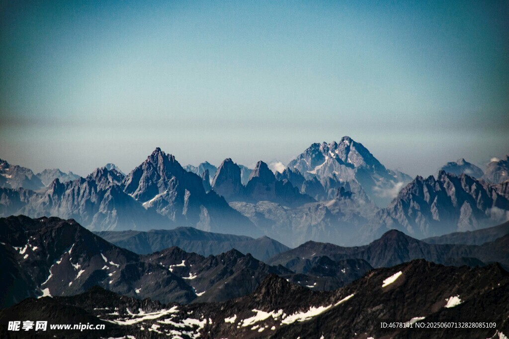 壮丽雪山景观
