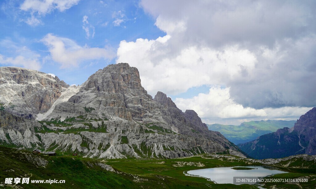 壮丽高山湖泊美景
