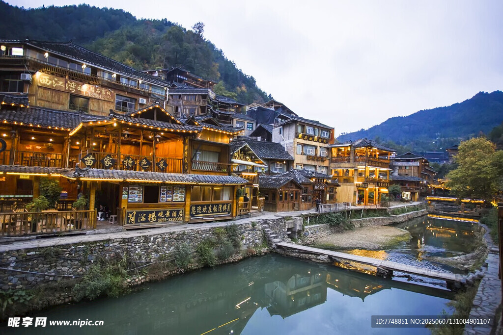 湘西古镇沿河美景