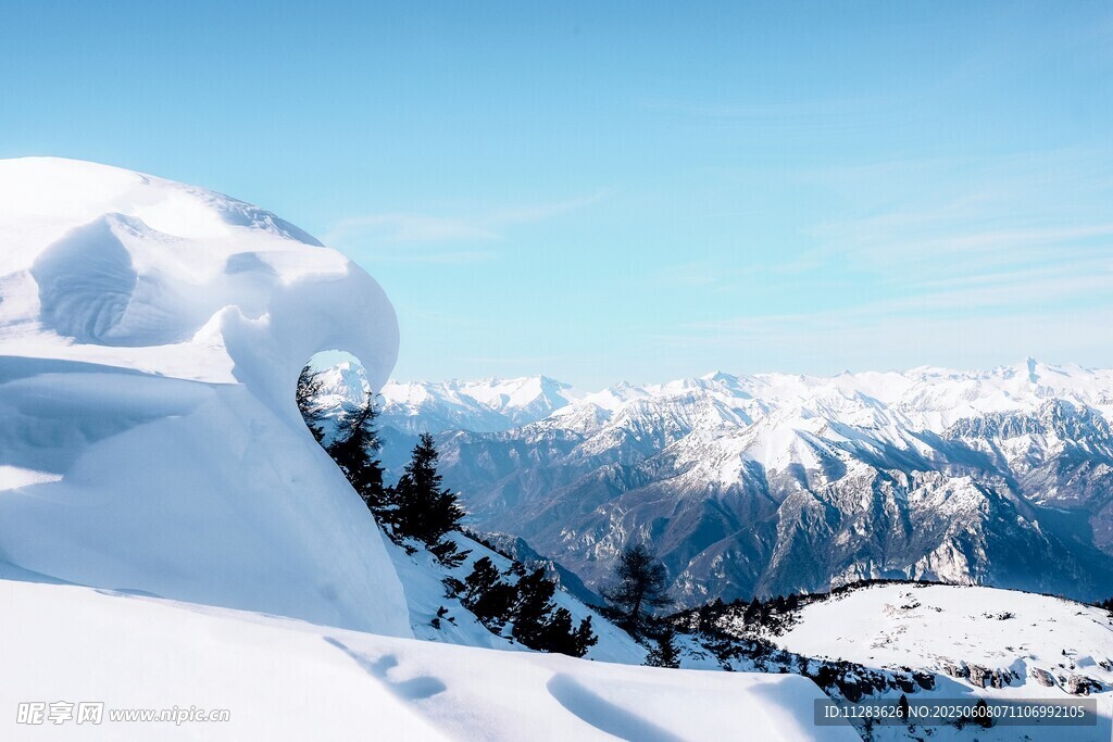 雪山美景