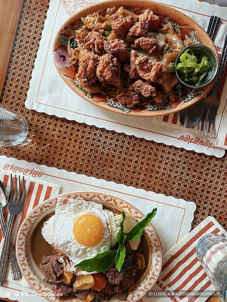 美味早餐与特色菜肴