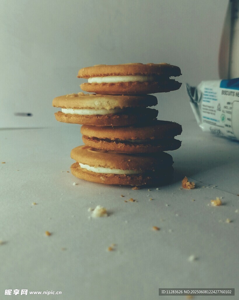 堆叠的美味夹心饼干