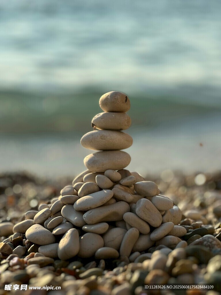 海边石堆