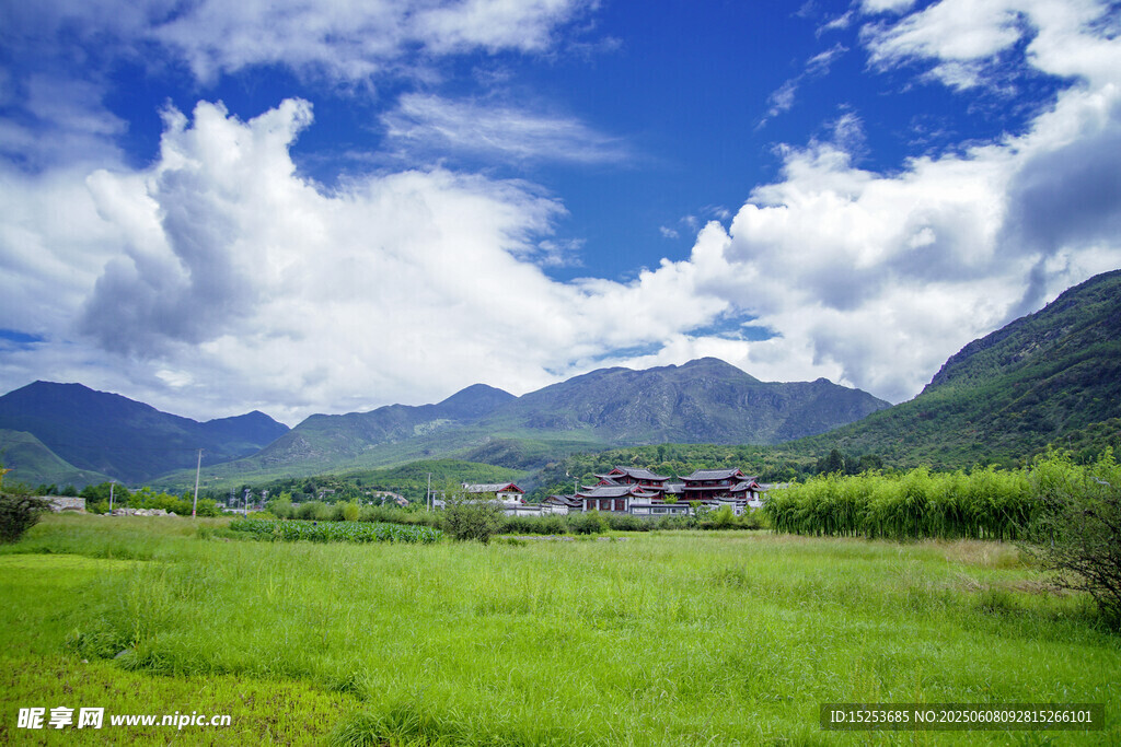 山间绿野美景