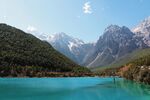高山蓝湖美景