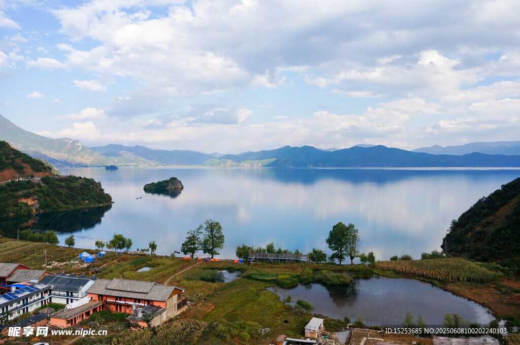 美丽湖畔风光