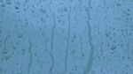 玻璃上的雨滴