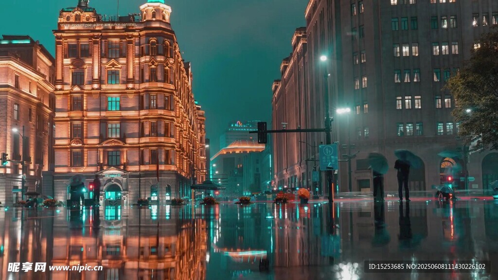 城市雨夜建筑倒影美景