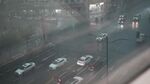 雨天城市道路车辆景象