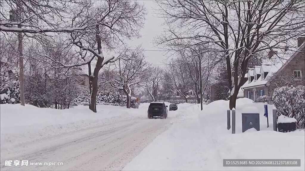 冬日雪后街道景象