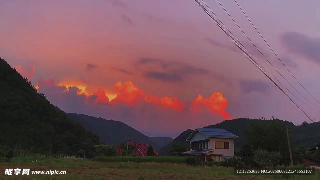山村晚霞美景