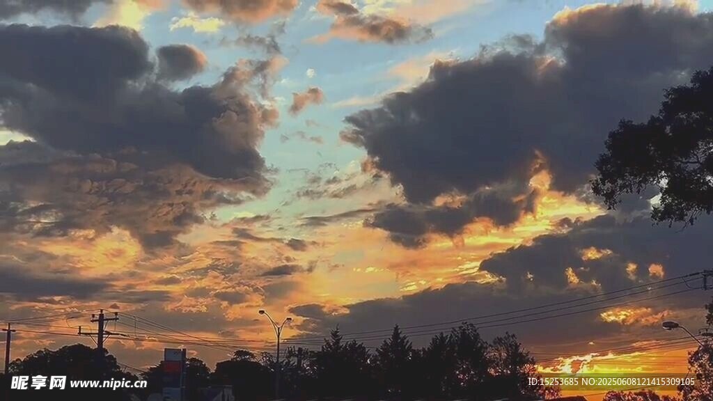 日落时分绚烂天空美景