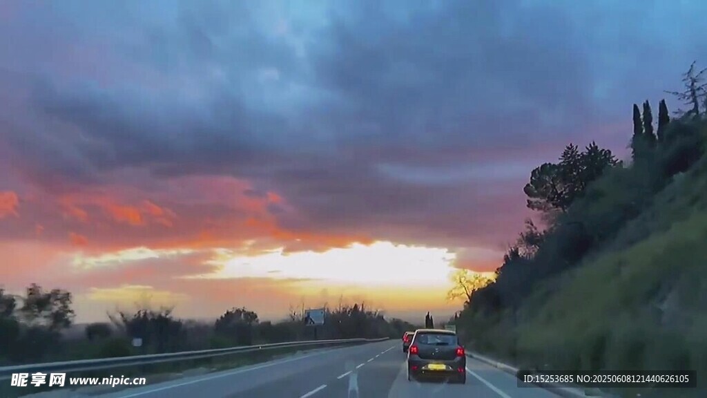 公路黄昏美景