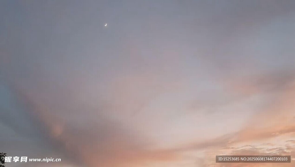 梦幻天空中的绚丽云彩