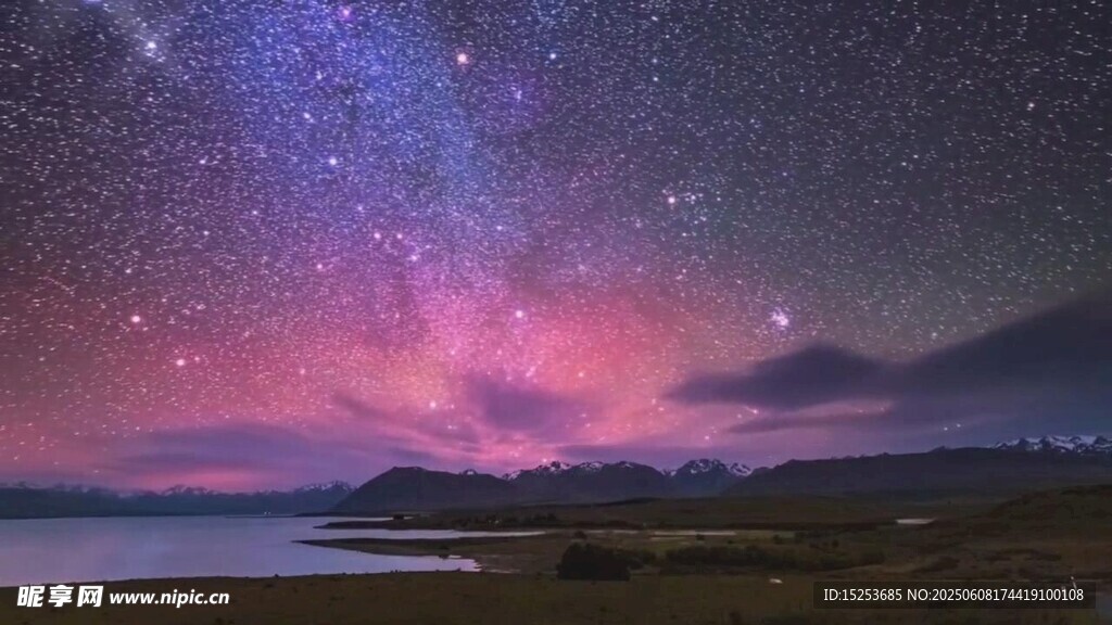 梦幻极光下的星空海岸