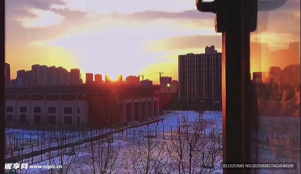 冬日城市黄昏雪景