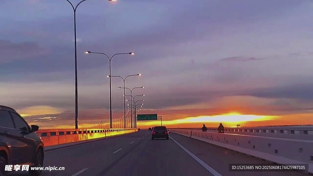 公路黄昏美景