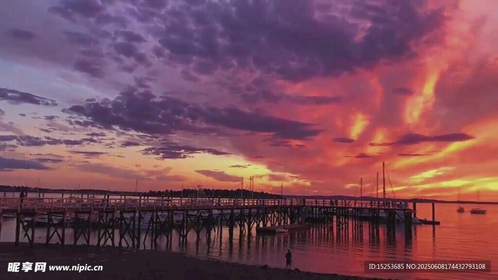 海边码头绚丽晚霞美景