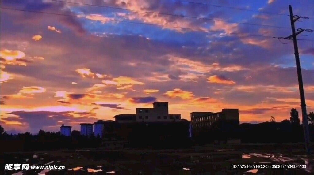 城市黄昏绚丽天空美景