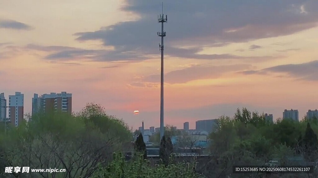 城市黄昏时的天际线景观