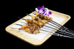 美味烤肉串 点缀紫花
