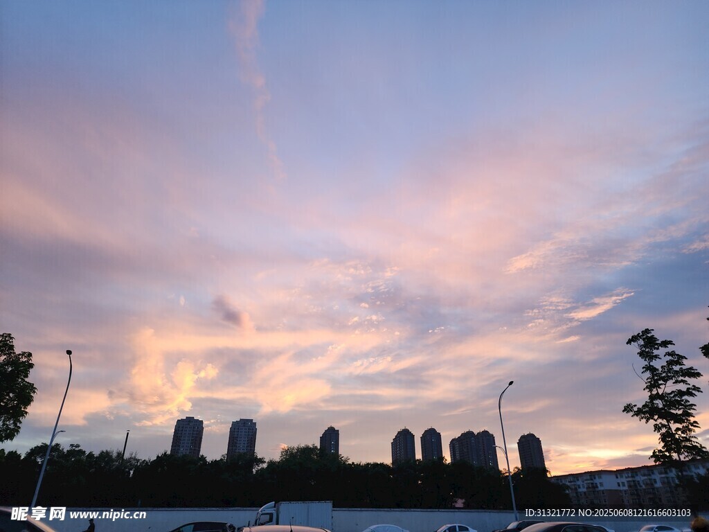城市黄昏天空美景