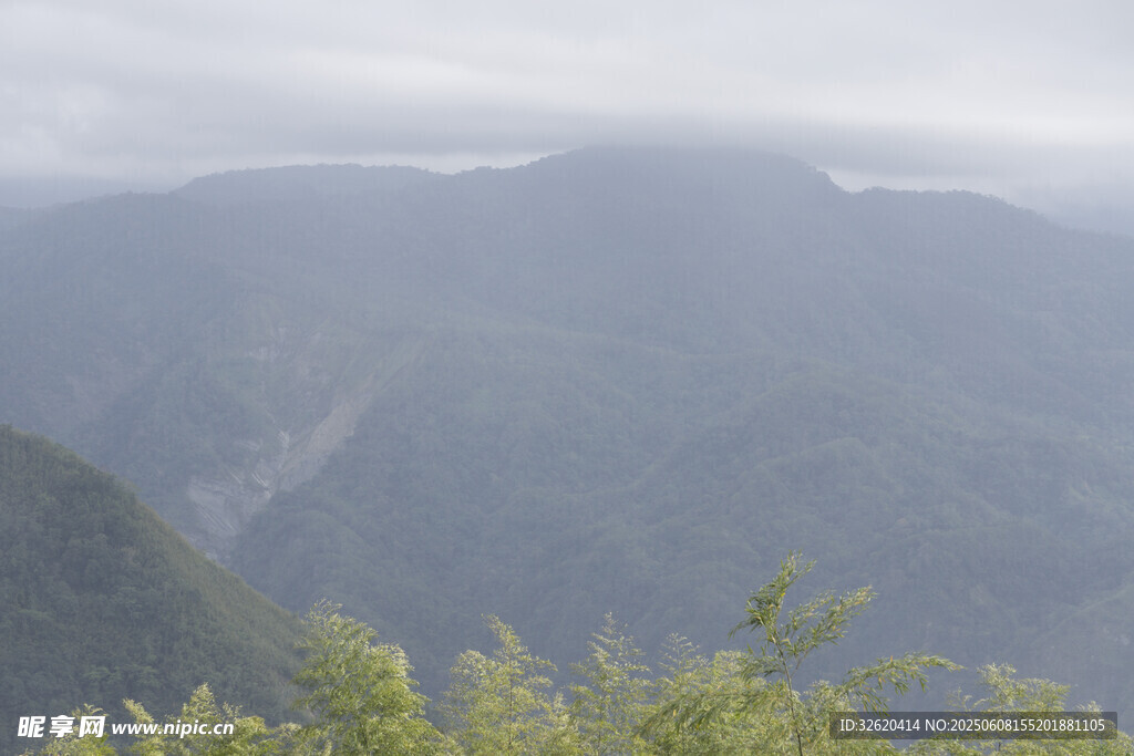 山峦 云雾 