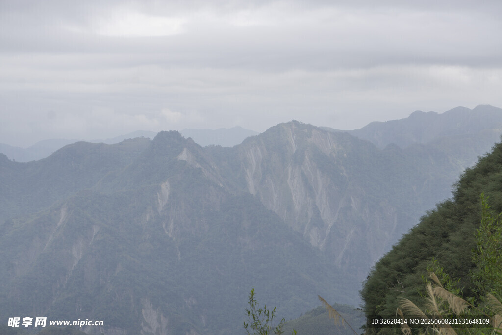 云雾 山峰