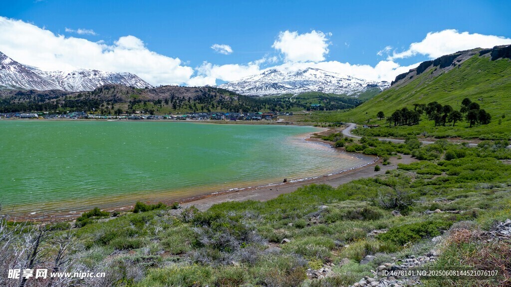 湖畔青山美景