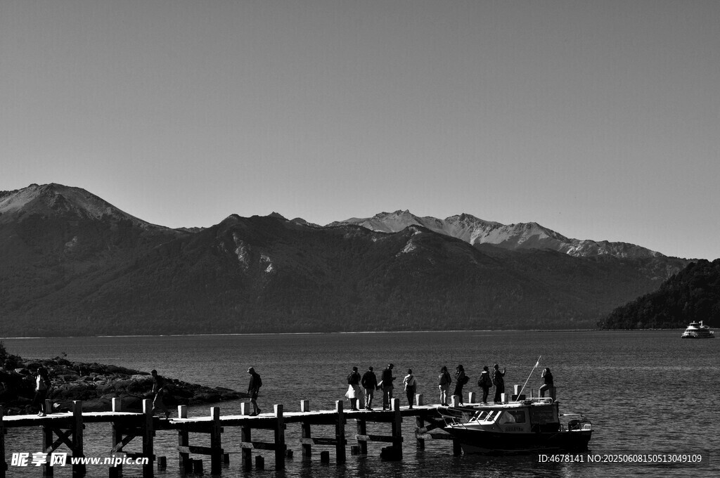湖畔码头 远山美景