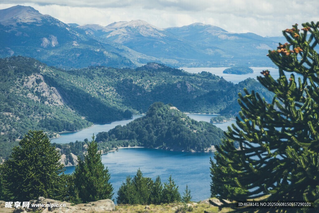 山间湖泊美景