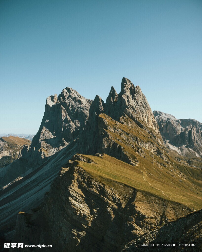 巍峨壮丽的高山景观