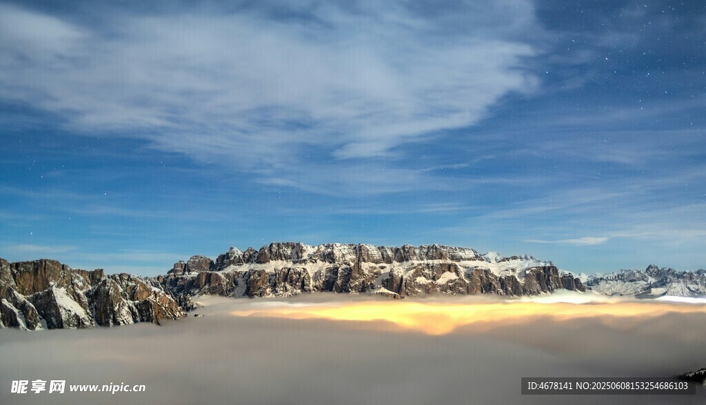 海边壮丽雪山美景