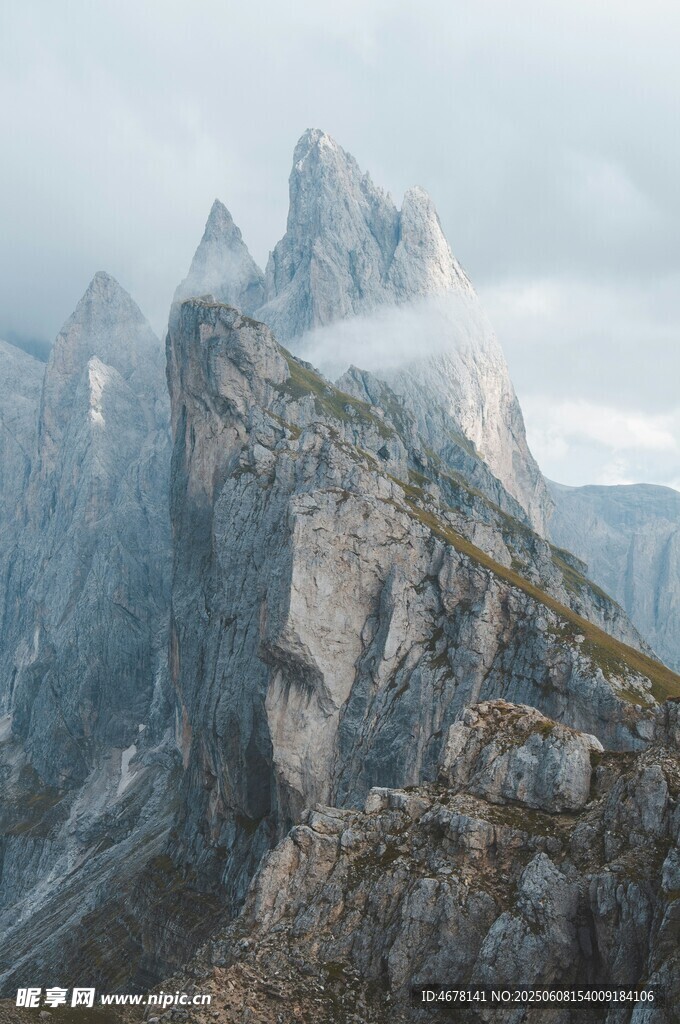 巍峨壮丽的高山景观