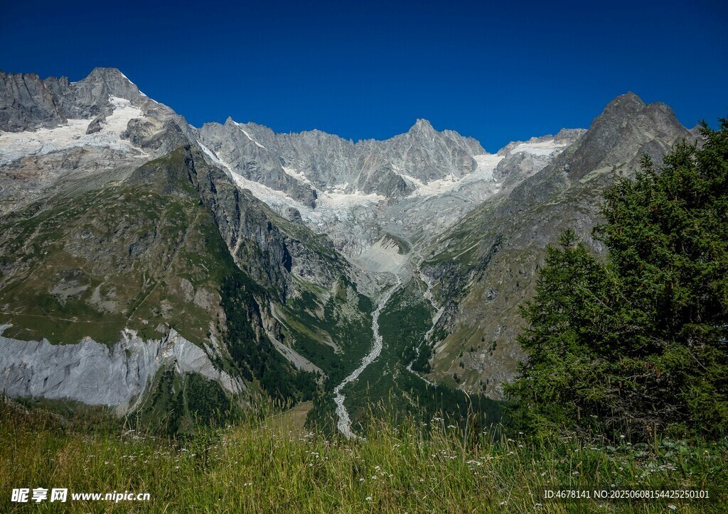 壮丽高山山谷美景