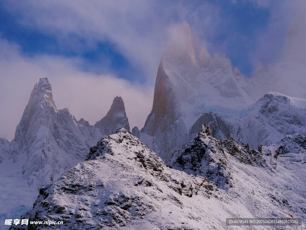 壮丽雪山景观